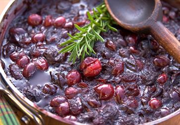 fresh cranberry sauce cooking