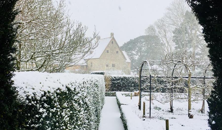 Snowy Michelham Priory.