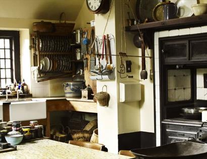 view of a vintage kitchen.