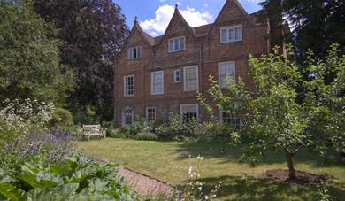 Quebec House Georgian Picnic
