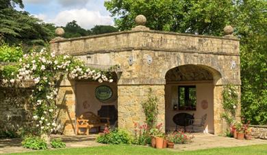 VE day 80. The Adam Jones Quintet at Chartwell - National Trust