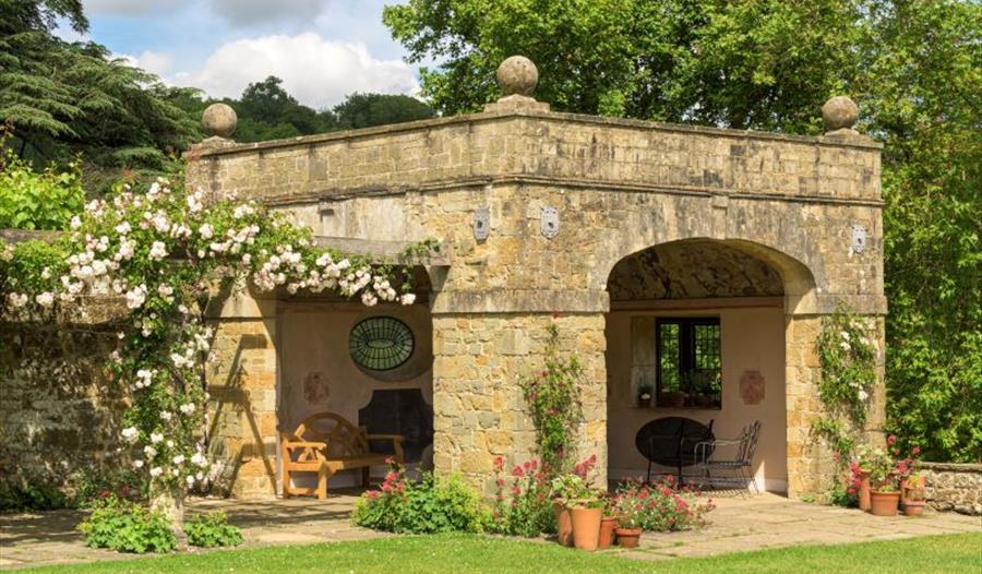 VE day 80. The Adam Jones Quintet at Chartwell - National Trust