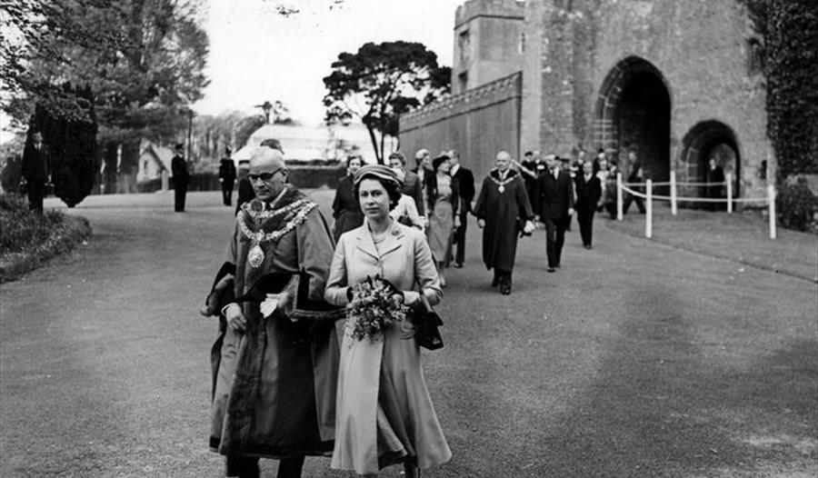 Exhibition: Her Majesty The Queen in the Bay