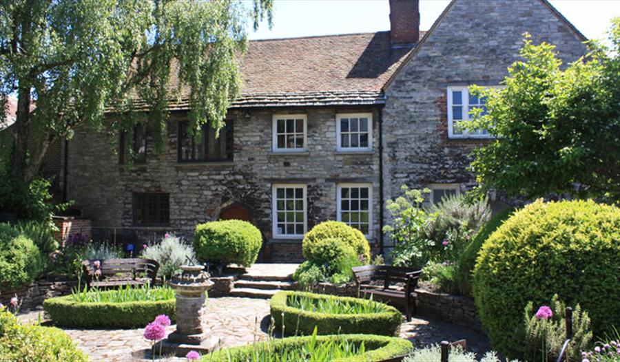 Behind the Scenes Tours: Scaplen's Court