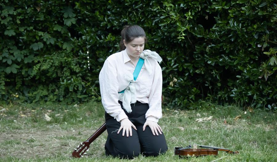 Free family workshops & theatre at Powderham Castle