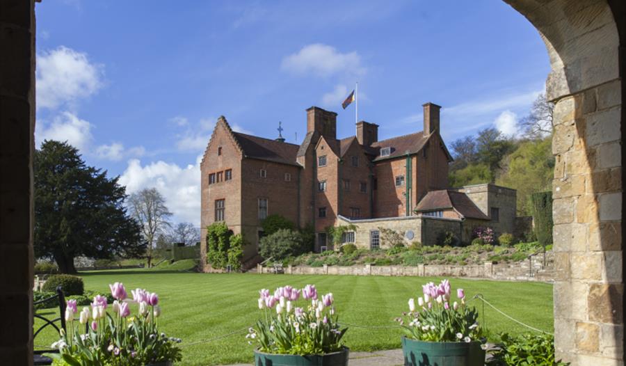 VE Day 80. Picnic and Music at Chartwell - National Trust