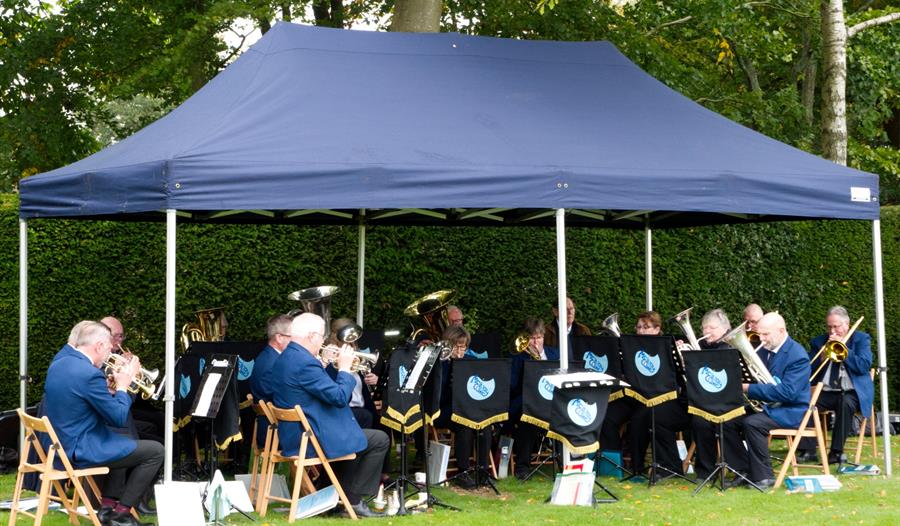 Music on the Meadow at Emmetts Garden - National Trust