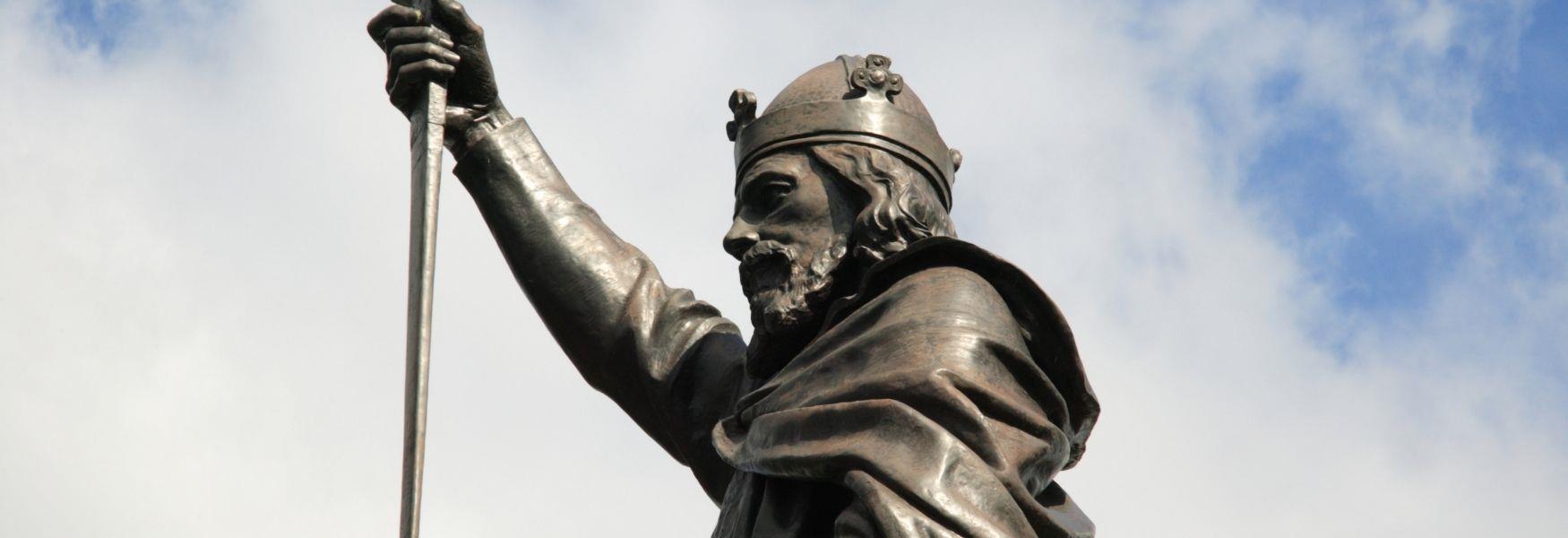 image shows statue of alfred the great