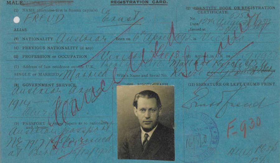 From Strangers to Citizens: Immigration and citizenship records