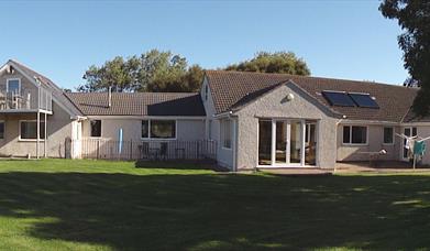 Panoramic rear view of the Beg and House