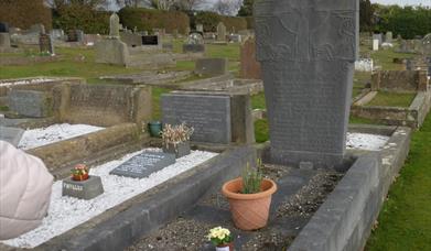Braddan Cemetery – Archibald Knox Tour