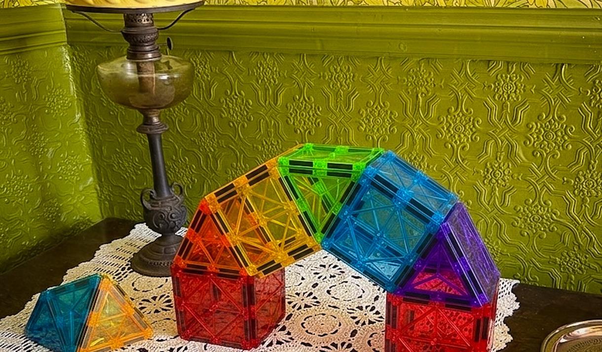 Magnet Mania: Victorian Adventures
