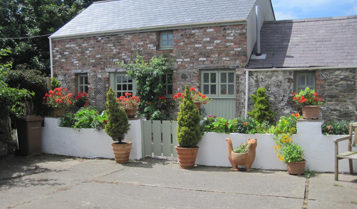 Front View of cottage & parking area