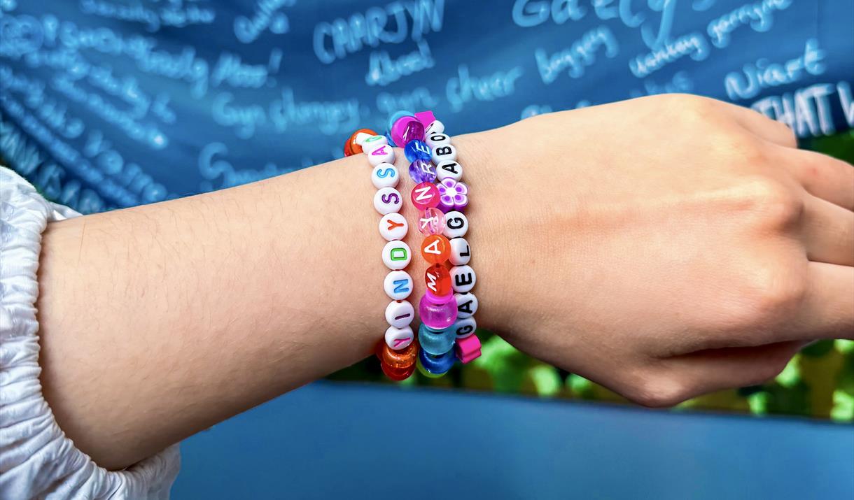 Little Makers: Skeealyn & Strings Bracelet Workshop