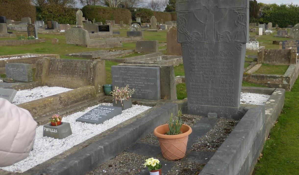 Braddan Cemetery – Archibald Knox Tour