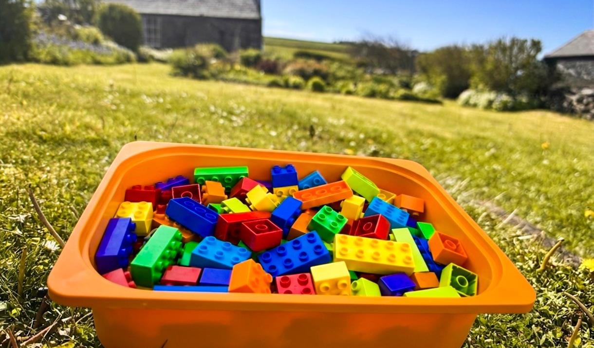 Mini Manxies: DUPLO® Imagination Club