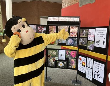 Friends of the Earth – Bee trail/treasure hunt