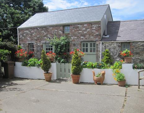 Front View of cottage & parking area