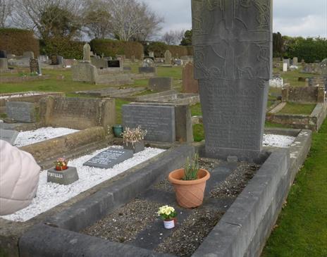 Braddan Cemetery – Archibald Knox Tour