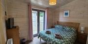 Single level property. Bedrooms have thin carpet.