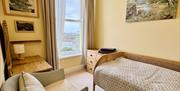 Single bedroom with sea view