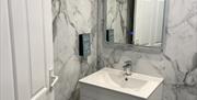Room 3 bathroom (b)