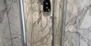 Room 5 bathroom (a)
