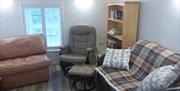 Compact sittingroom with TV, underfloor heating, radiator