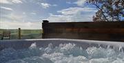 Cooyl-thie outdoor hot tub