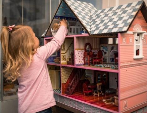 Magical Worlds in Miniature: Doll's House Display