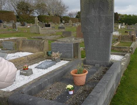 Braddan Cemetery – Archibald Knox Tour