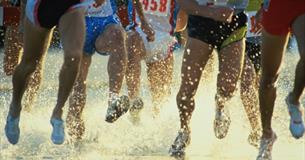 People running along the beach, splashing in the sea, running event, fun run in Shanklin and Sandown, Isle of Wight, what's on, event, Summer
