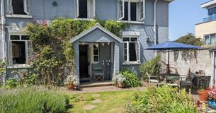 Isle of Wight, Accommodation, Cliffside Cottage, Cowes, Front Patio