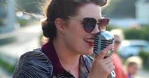 Harriet Jane singing, Mountbatten Isle of Wight event, live music