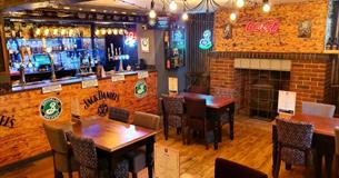 Isle of Wight, Eating Out, The Star Inn Wroxall, Star JD Bar, image of bar and seating area