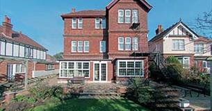 Outside view of The Edgecliffe