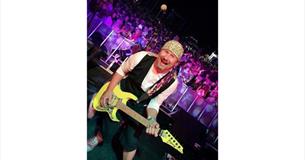 Woody from Blonde Bombshell & Fifty Fives, host at music quiz at Portland Inn, Cowes, Isle of Wight, event, what's on