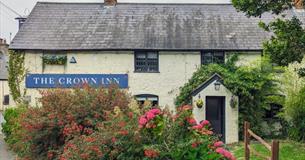 Isle of Wight, Eating Out, Food and Drink, The Crown Inn Shorwell, main exterior image