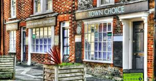 Isle of Wight, Things to Do, Eating Out, Town Choice Cafe, Newport, main front aspect
