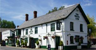 Outside view of The White Lion, Arreton, pub