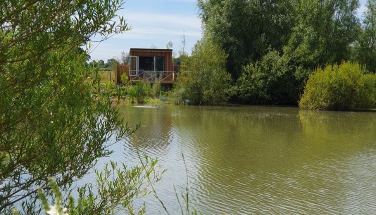 Waterside lodge with lake views at Four Lakes Retreat, self catering, lakeside retreat, Isle of Wight