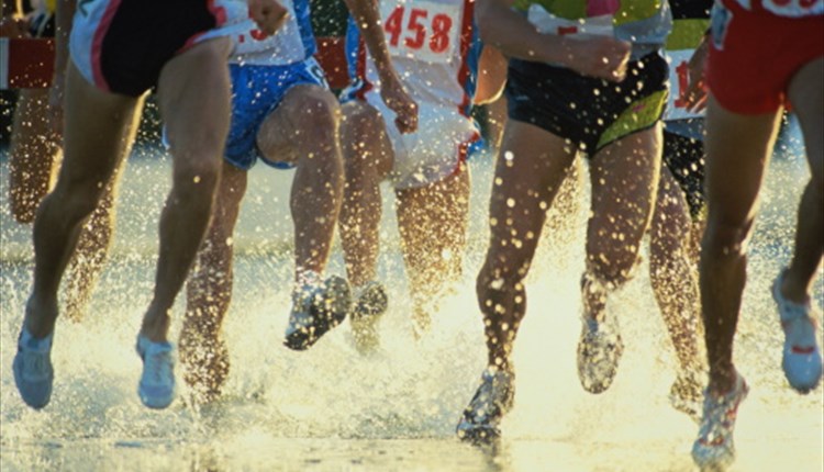 People running along the beach, splashing in the sea, running event, fun run in Shanklin and Sandown, Isle of Wight, what's on, event, Summer
