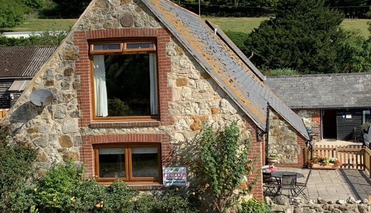 Isle of Wight, Accommodation, Brummell Barn, Image showing stone facade of barn.
