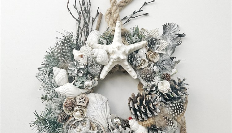 Christmas wreath making workshop at island craftworks, Isle of Wight, Christmas events, arts and crafts