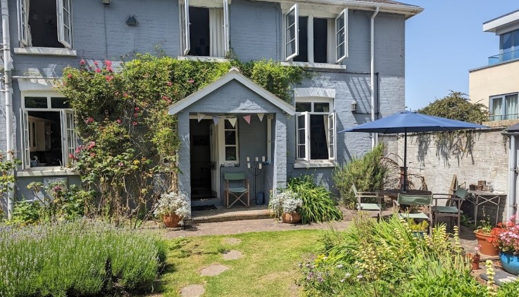 Isle of Wight, Accommodation, Cliffside Cottage, Cowes, Front Patio