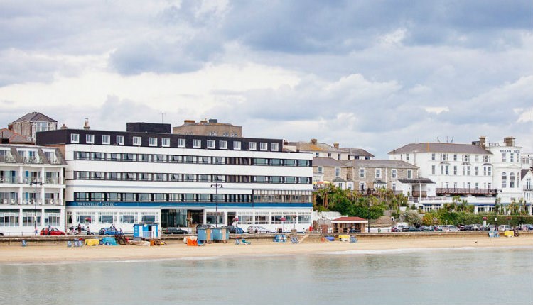 Isle of Wight, Accommodation, Hotels, Sandown, Trouville, Beach Front
