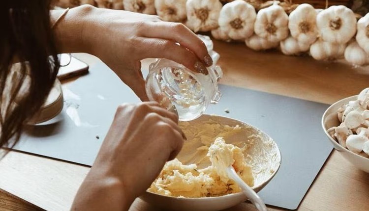 Isle of Wight, Things to do, School Summer Holidays, Childrens Garlic Bread workshop, Garlic Farm