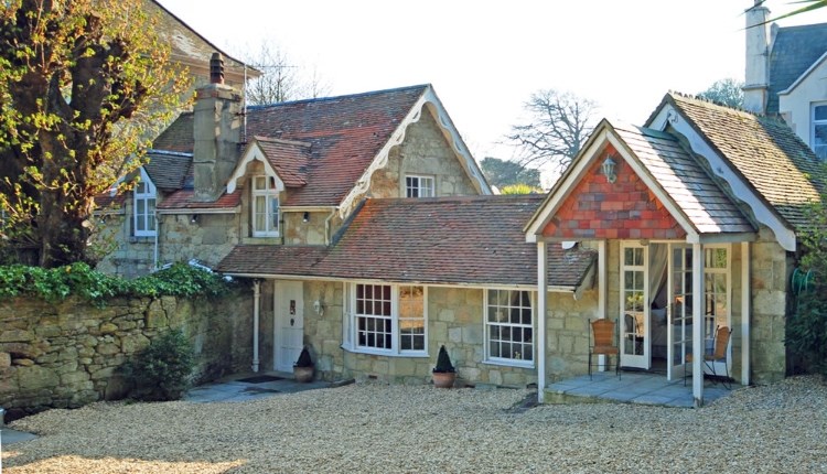 Isle of Wight, Accommodation, Self Catering, Hadfield Cottage, Bonchurch, View of Front Facade