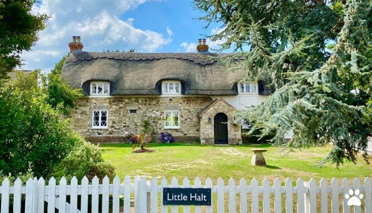 Isle of Wight, Accommodation, Self Catering, Agency, Little Halt, Thatched Cottage