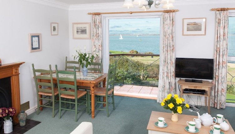 Isle of Wight, Accommodation, Self Catering, House on the Shore, Yarmouth, Living Room